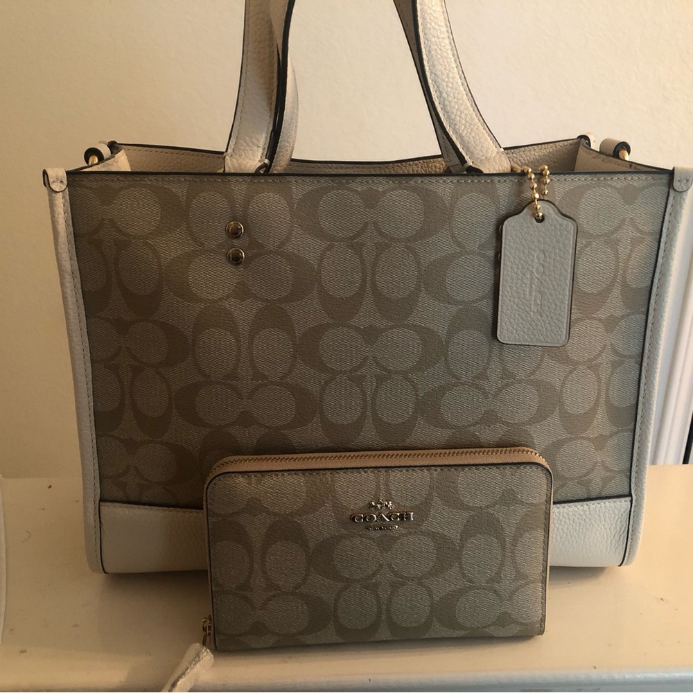 NWT: Coach Sig Dempsey Canvas Tote with Matching Wallet
